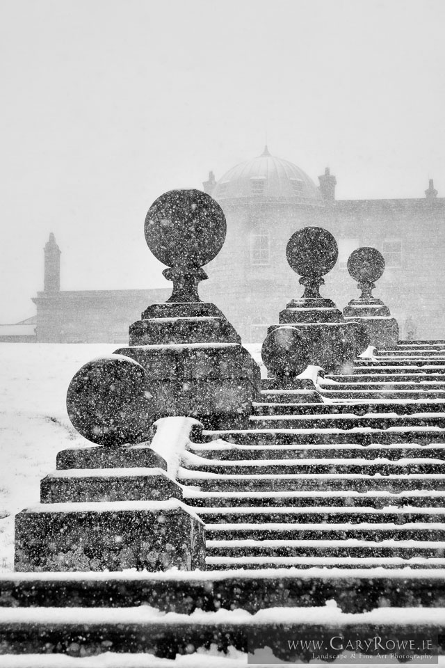 Powerscourt_Steps--_In_the_Snow_2010-01.jpg