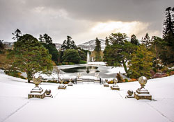 Powerscourt_-_In_the_Snow_2010-01-06_-_Gary_Rowe_-_008.jpg