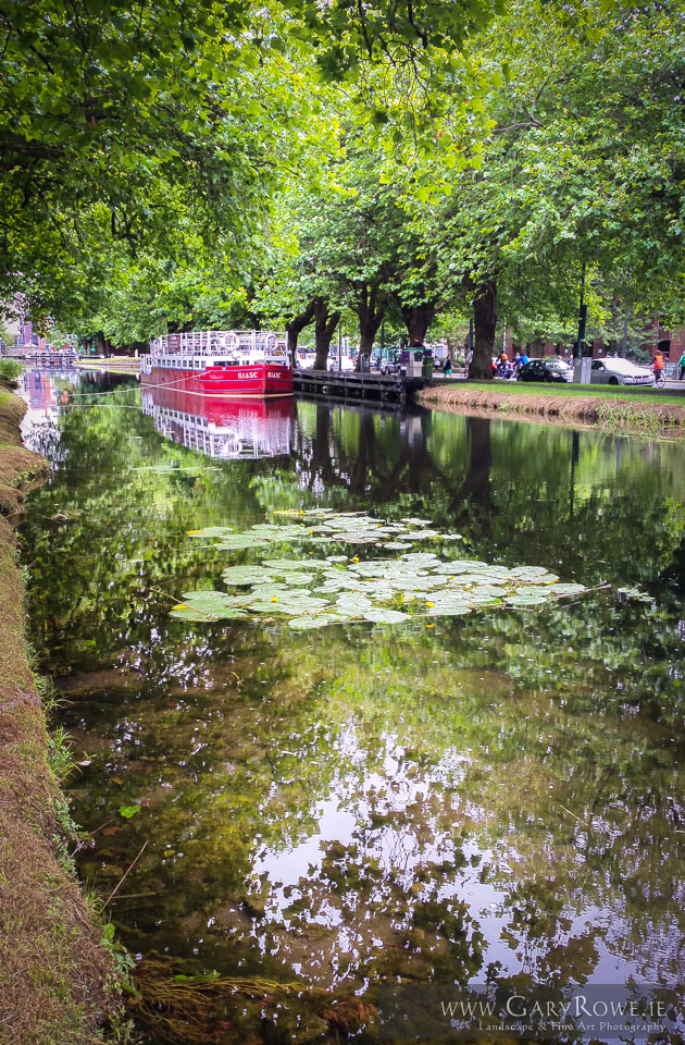 Barge-on-the-Canal,-Dublin.jpg