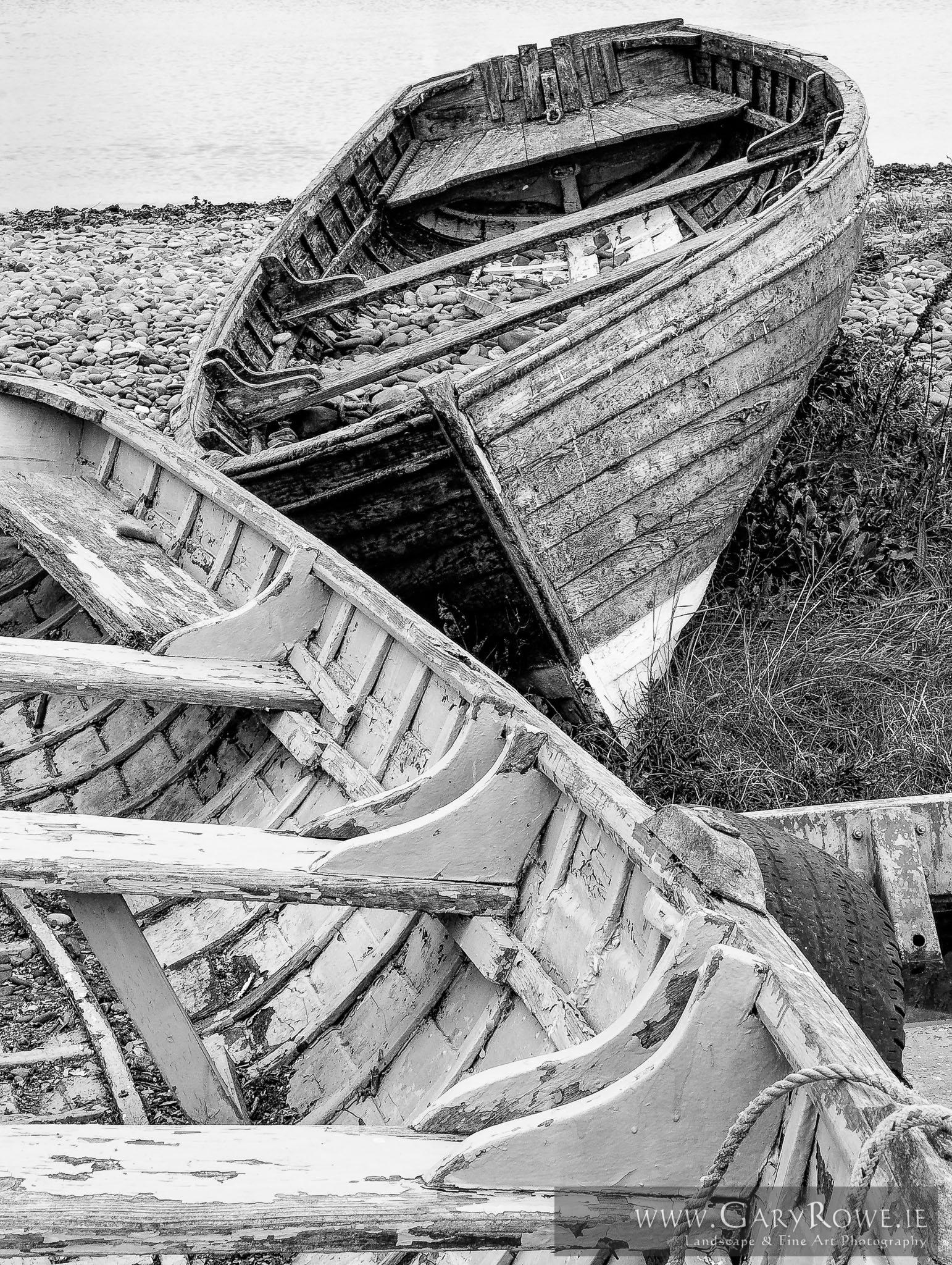 Boats_on_beach,_Greystones_Harbour-2.jpg